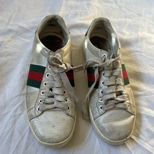 Size 6 Extremely used Gucci shoes with box and dust bag